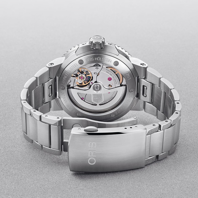 ris Aquis Date Calibre 400